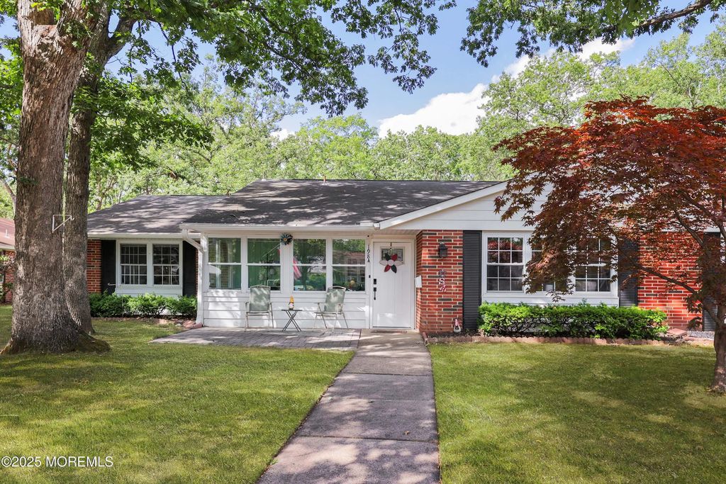 198a Buckingham Drive, Lakewood