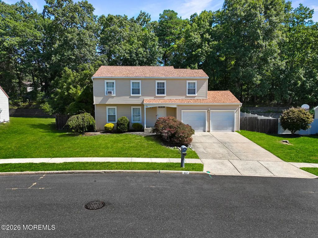 87 Concord Circle, Howell