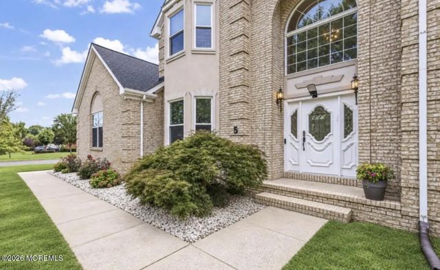 5 Shinnecock Hills Drive, Ocean Twp