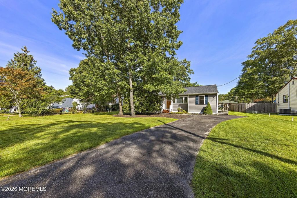 211 3rd Avenue, Tuckerton