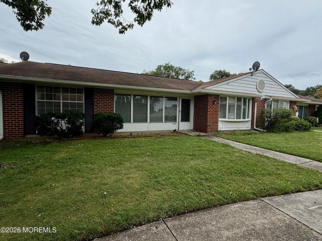 866c Inverness Court, Lakewood