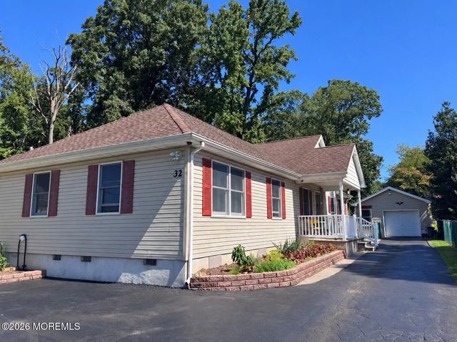 32 Weaverville Road, Freehold