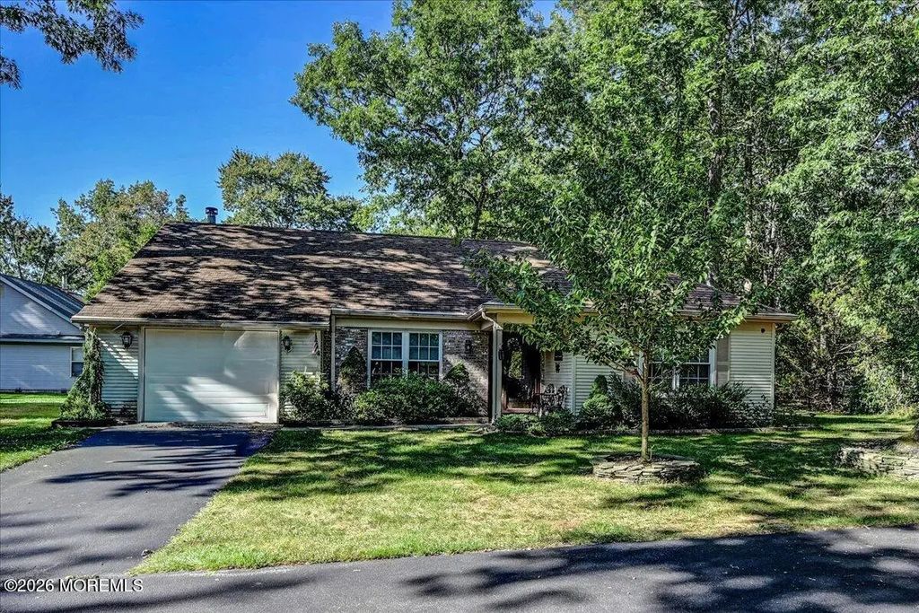 520 N Petunia Lane N, Whiting