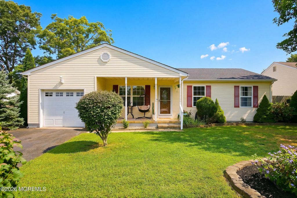 228 Tackle Avenue, Manahawkin