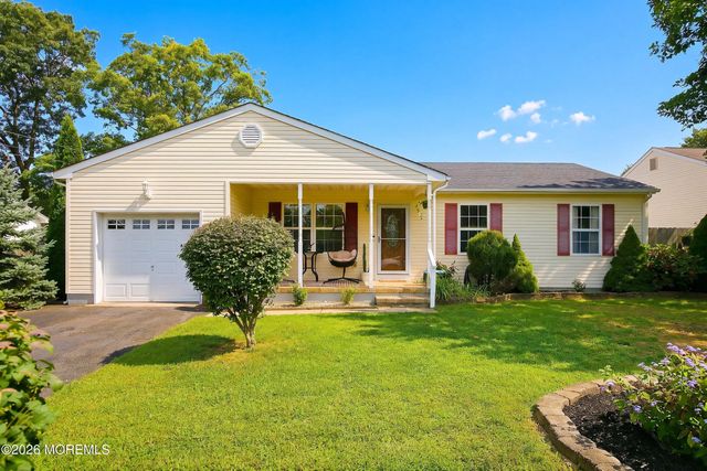 228 Tackle Avenue, Manahawkin