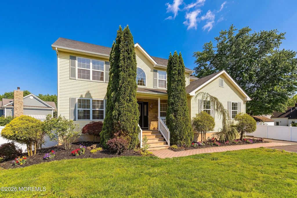 374 Mounts Mills Road E, Monroe