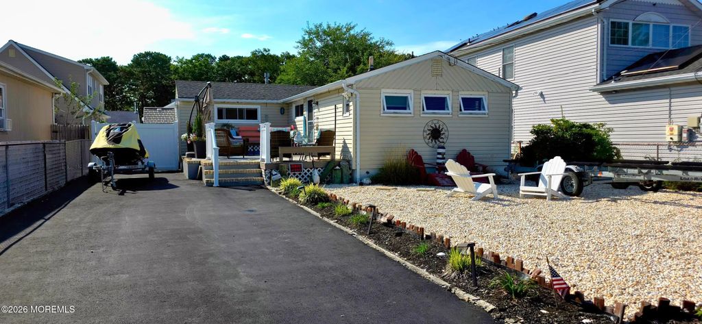 4 Cedar Crest Drive, Toms River