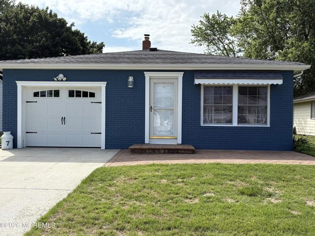 7 Ravenna Court, Toms River