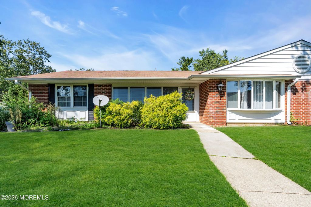 915 Dumbarton Drive A, Lakewood