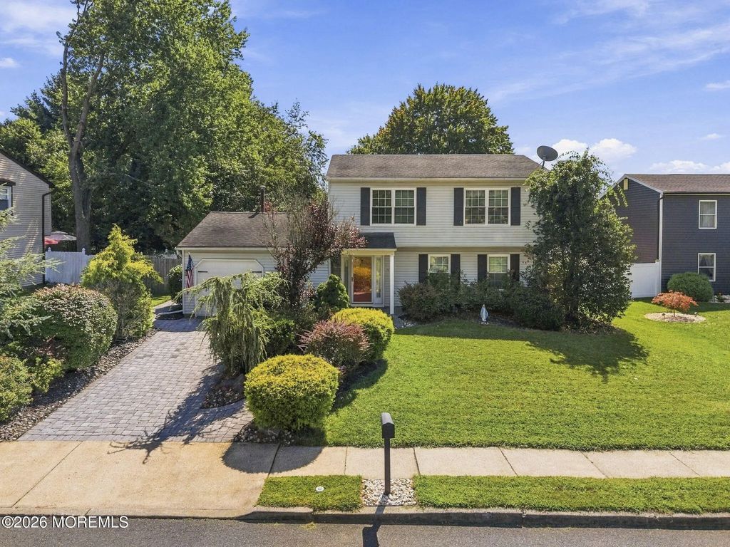 15 Cherry Bend Drive N, Howell