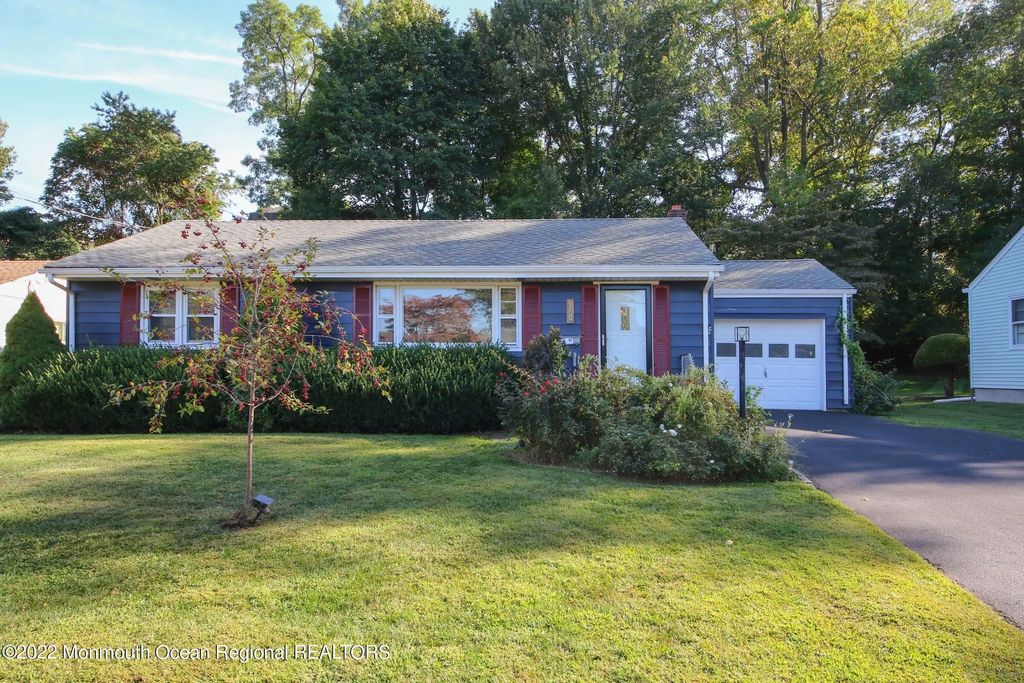 18 Crestview Drive, Middletown