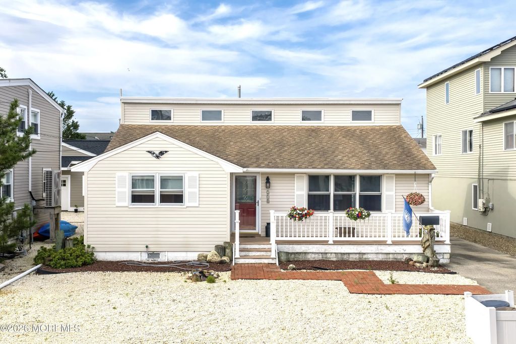 270 N 3rd Street, Surf City