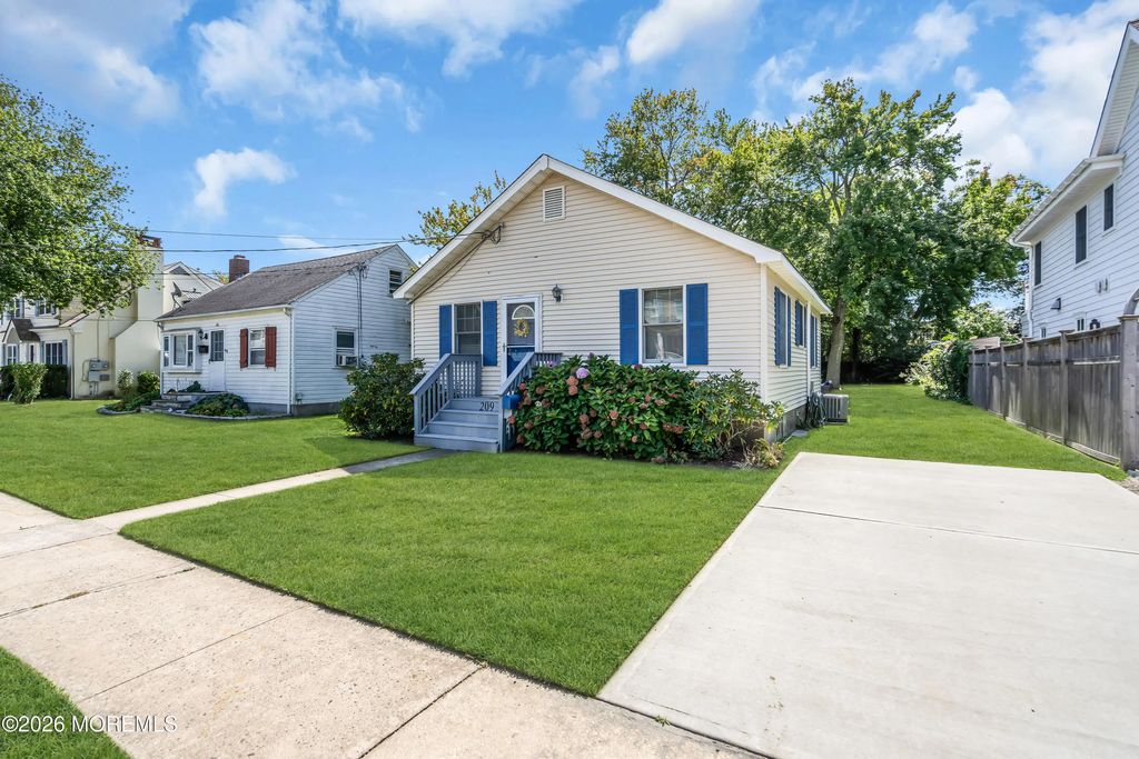 209 Park Avenue, Bay Head