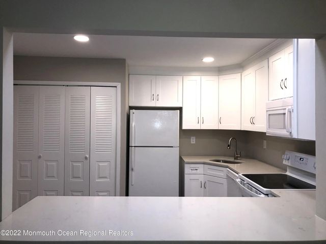 128 Amberly Drive C, Manalapan