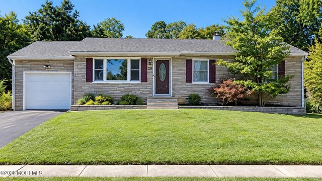 28 Woodside Drive, Howell