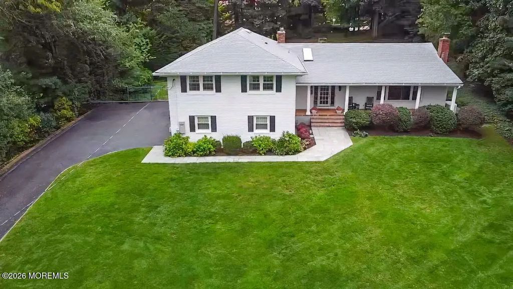 19 Circle Drive, Rumson