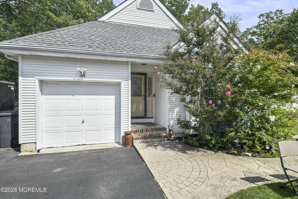38 Edna Court, Toms River