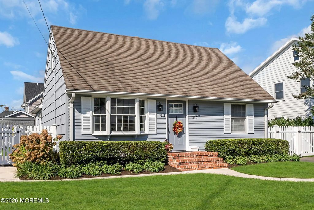 810 Woodcrest Drive, Spring Lake