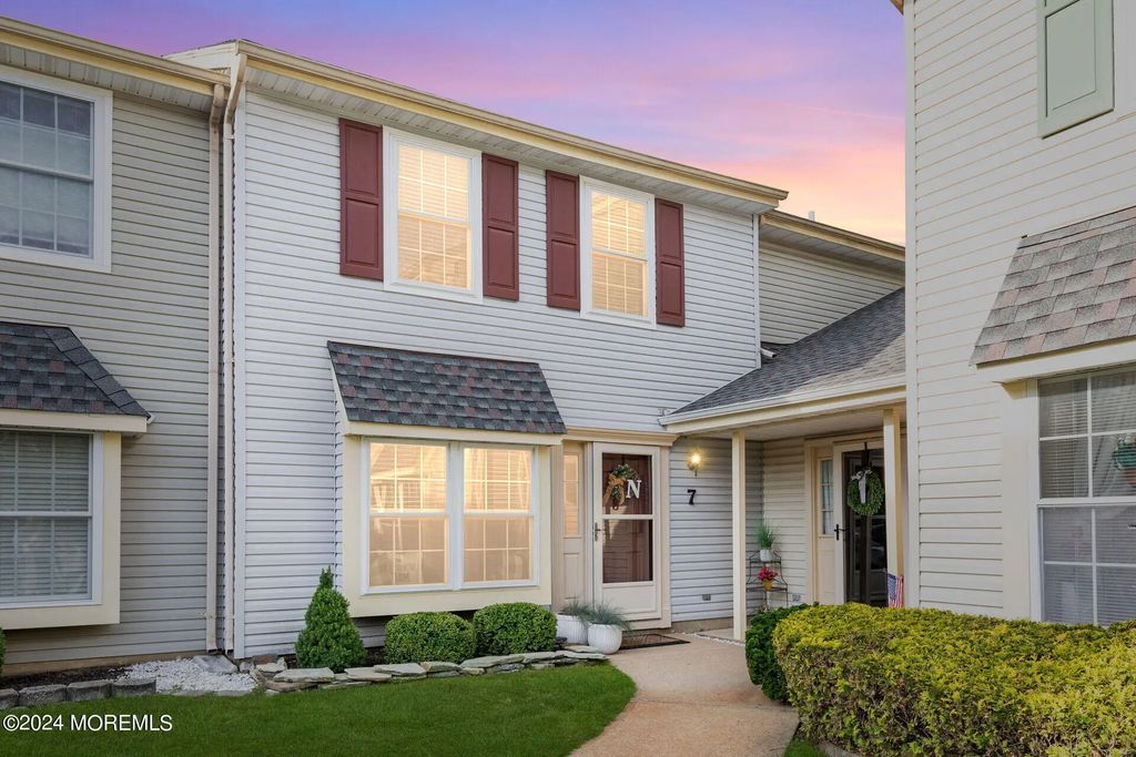 52 Aberdare Court 7, Freehold