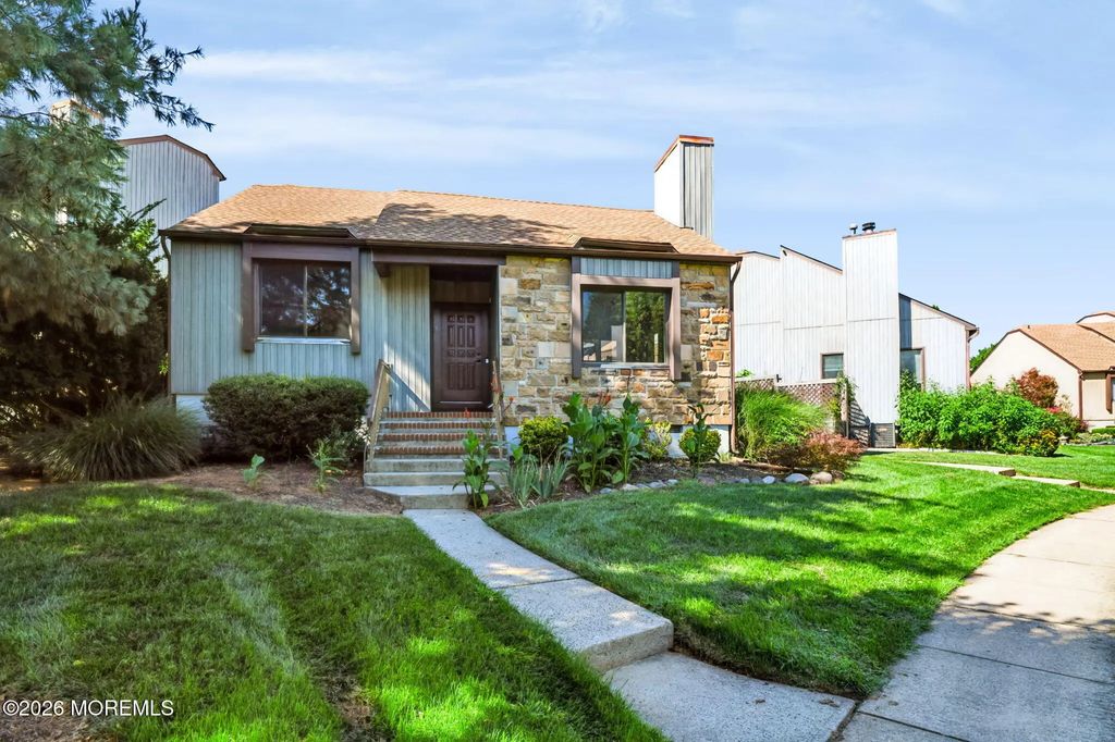 32 Emerald Lane, Old Bridge