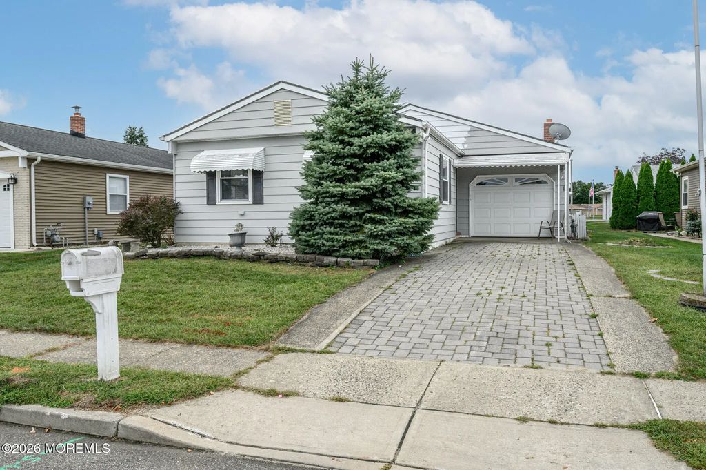 8 Lumsden Street, Toms River