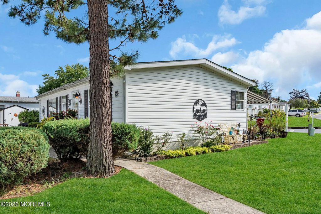 134 Briarwood Court, Whiting