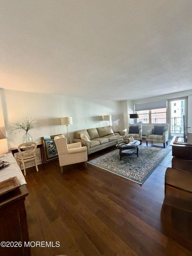 28 Riverside Avenue 7k, Red Bank