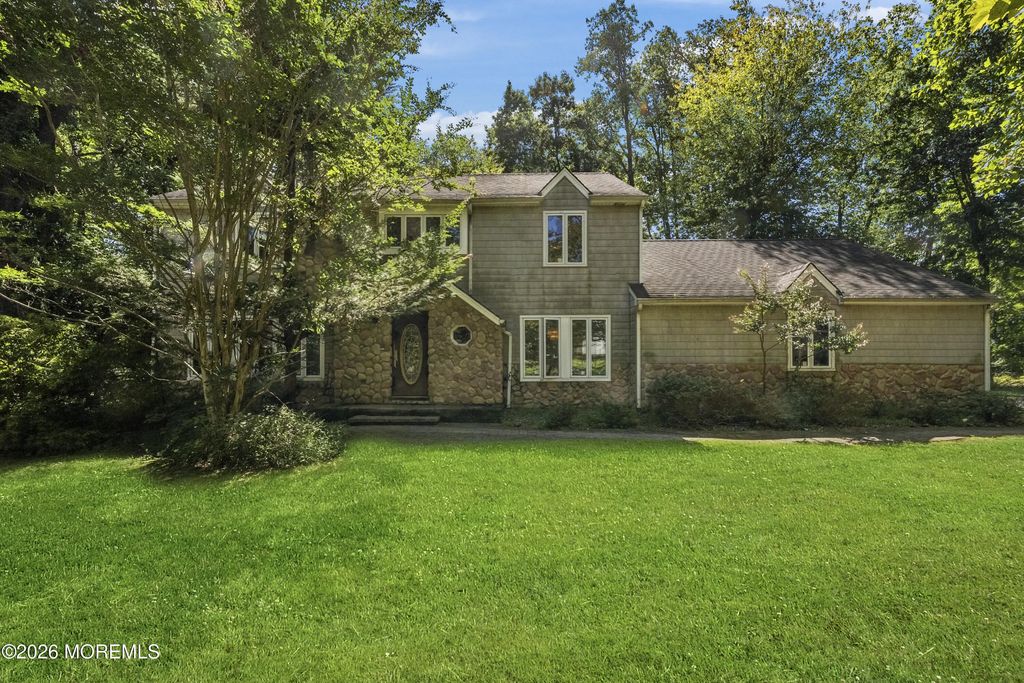 4 Clark Way, Holmdel