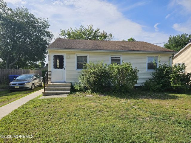 2411 6th Avenue, Toms River