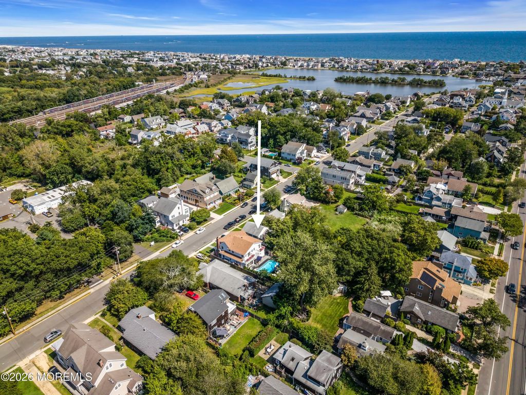 209 Park Avenue, Bay Head