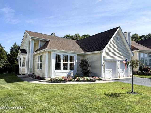 29 Valley Stream Place, Barnegat