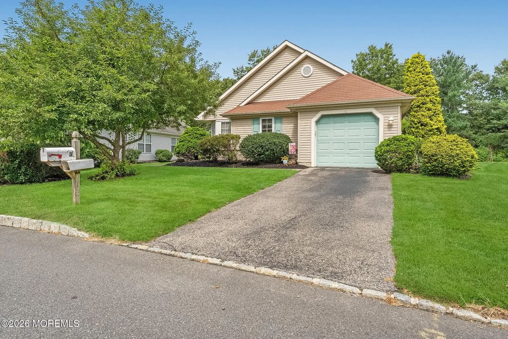 3 Strawberry Lane, Lakewood