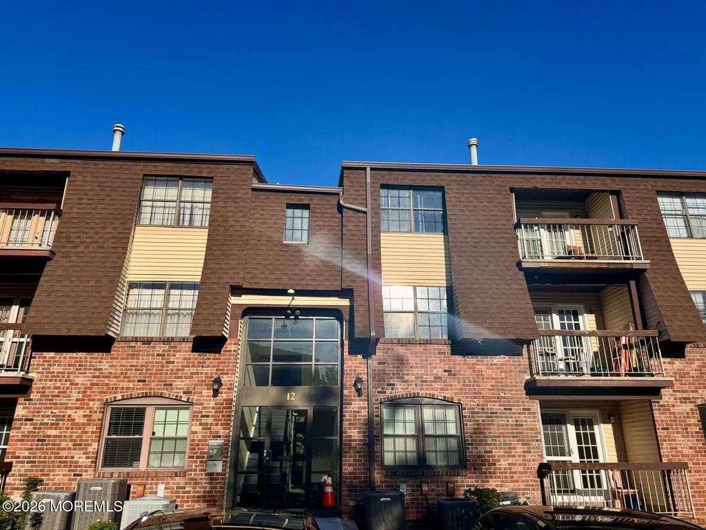 1202 Green Hollow Drive 1202, Iselin