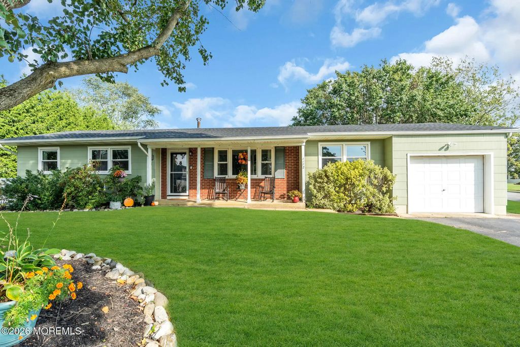 1172 Avrum Drive, Toms River