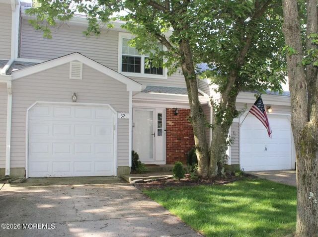 32 Redwood Drive, Eatontown