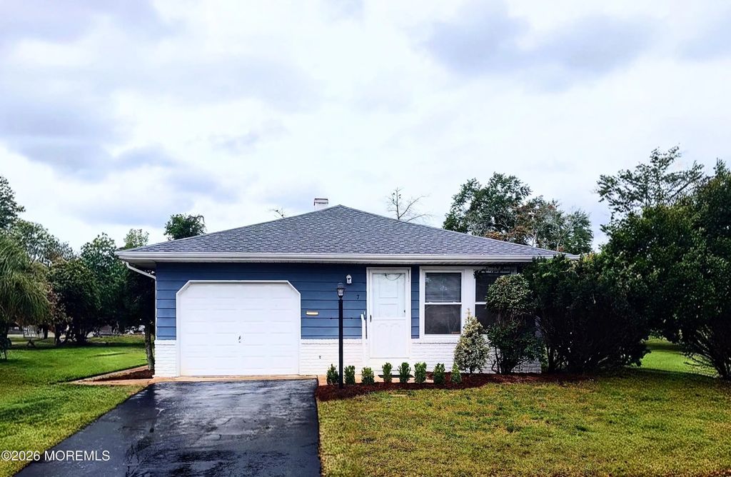 7 Bonasse Street, Toms River