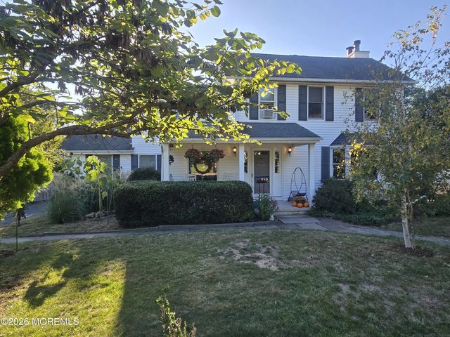 712 Holmdel Road, Holmdel