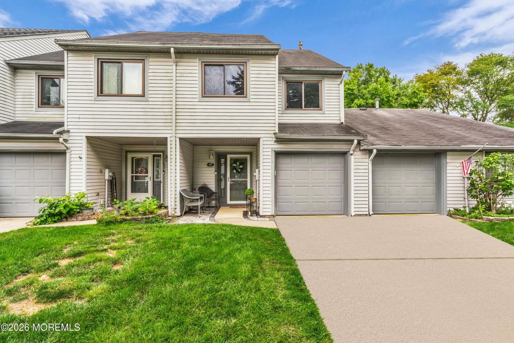 69 Lexington Circle, Matawan