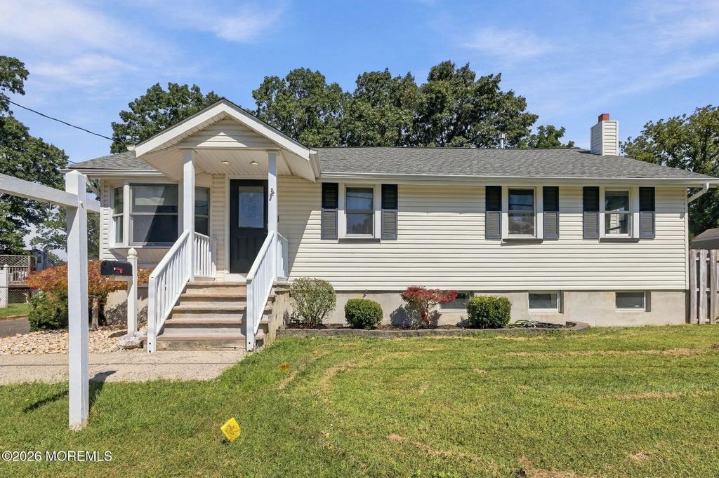 19 Tyndale Avenue, Monroe Twp