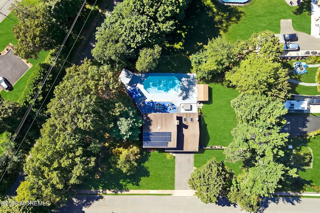 2211 Lark Drive, Allenwood