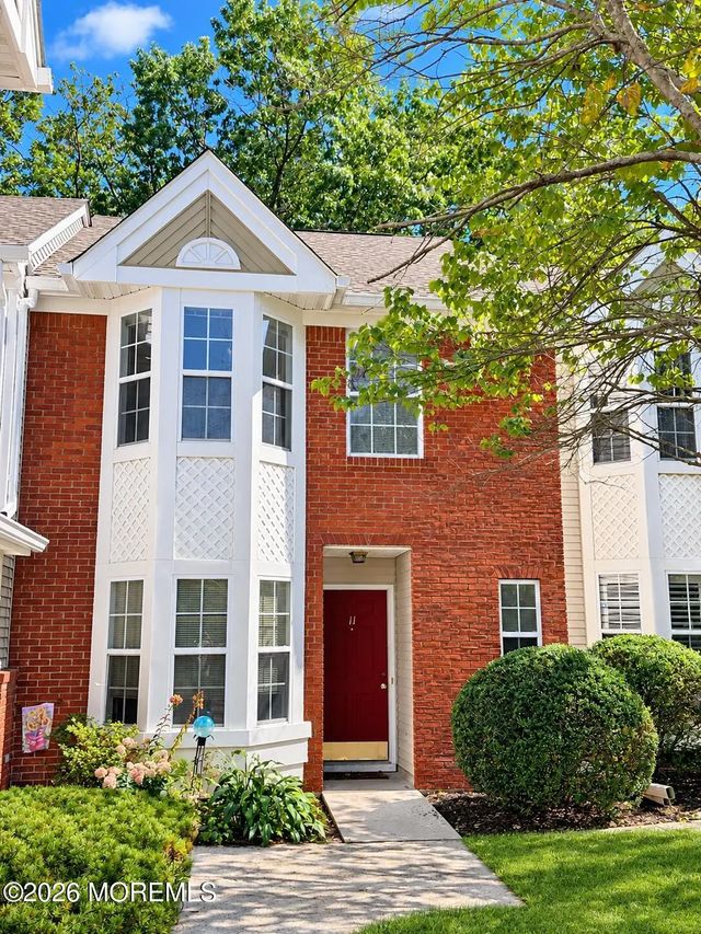 11 Lexington Court, Holmdel