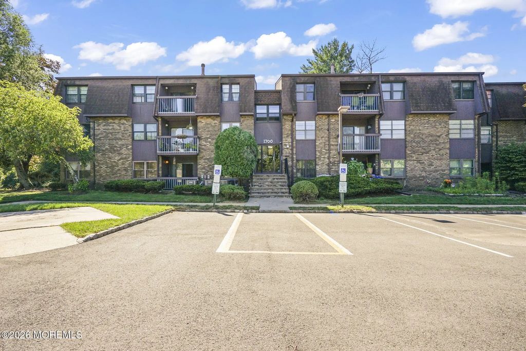1712 Country Mill Drive, East Windsor