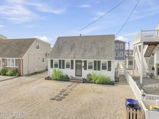 18 S 34th Street W, Long Beach Twp