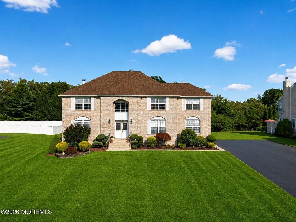 14 Jamesworthy Court, Marlboro