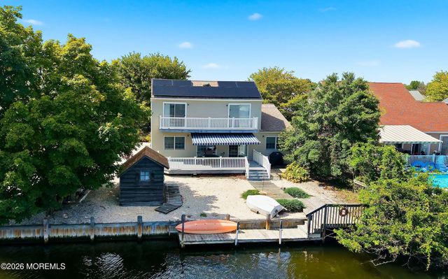 73 Spinnaker Court, Bayville