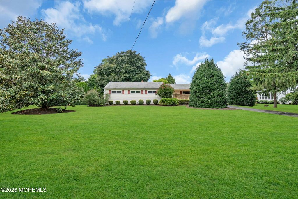 27 Wyckham Road, Tinton Falls