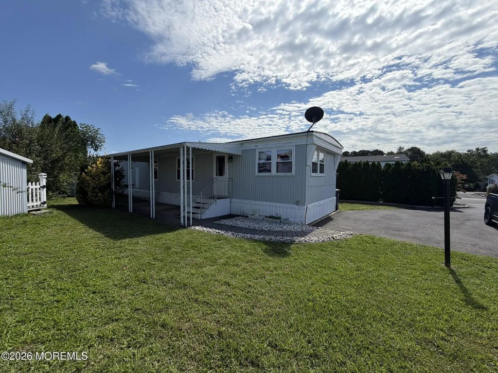1421 Nature Way, Toms River