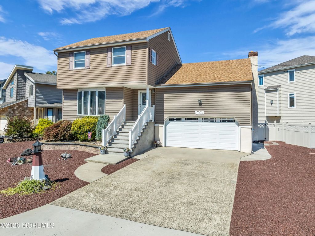 360 Silver Bay Road, Toms River