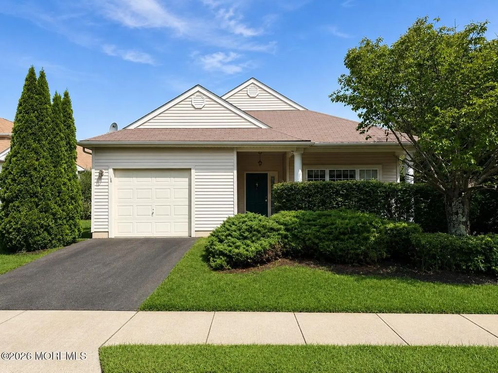 108 Belvedere Drive N, Manchester
