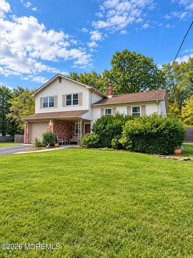 26 Chestnut Hill Road, Howell